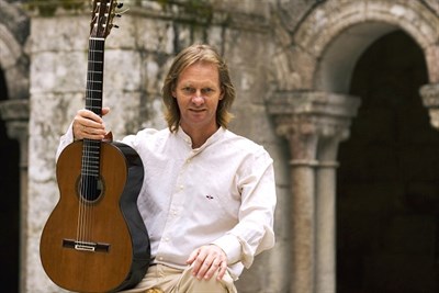 Guitarist David Russell Photo