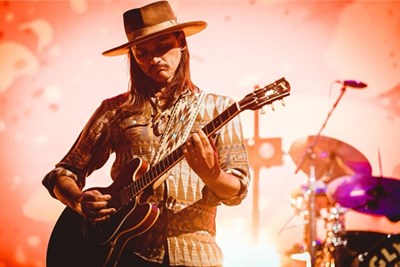 Duane Betts playing guitar Photo
