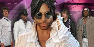 The show continues to hold the unique distinction of playing the show 100% LIVE Photo