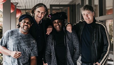 Béla Fleck and the Flecktones. Photo