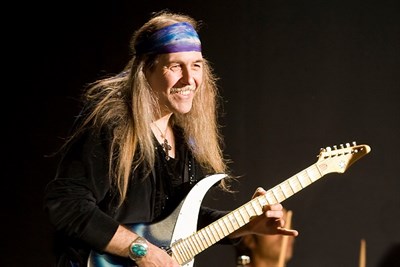 Uli Jon Roth playing guitar Photo
