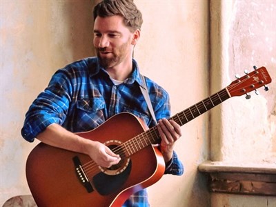 Singer songwriter Eli Lev Photo