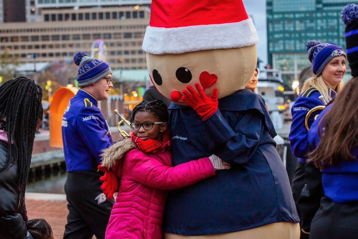Gingy hugging girl Photo