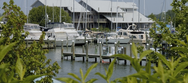 Knapp Narrow Marina &amp; Inn Photo