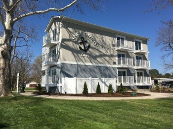 Anchored Inn at Hidden Harbour Marina Photo