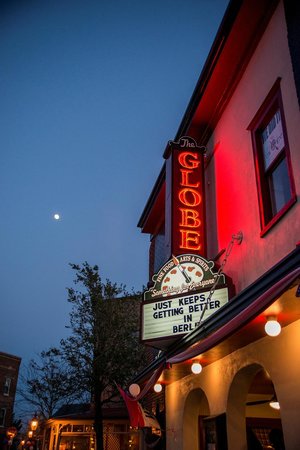 The Globe Restaurant and Bar exterior Photo
