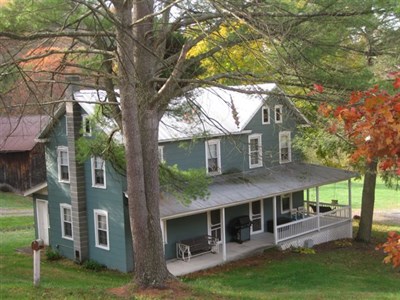 Valley Meadow Farms Farmhouse Stay or Bed & Barn Trails Getaway Photo