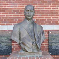 Wiley H. Bates statue bust Photo