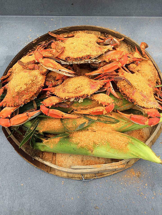 Steamed crabs and and corn on cob Photo