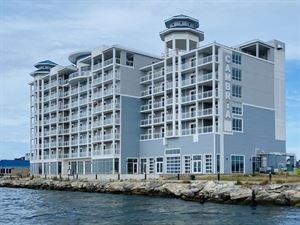 All bayfront hotel and event venue Photo