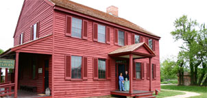 Photo of a red house Photo