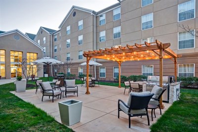 Homewood Suites by Hilton-BWI courtyard Photo