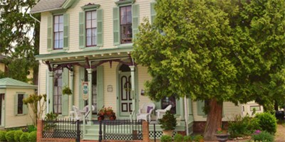 Inn at the Canal exterior view Photo