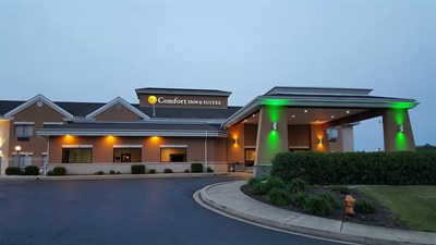 Comfort Inn &amp; Suites-North East Photo
