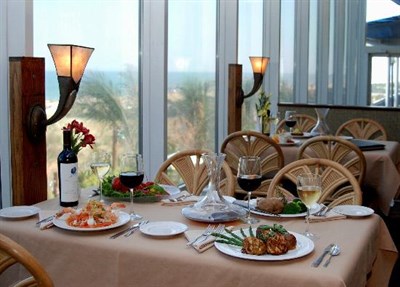 Horizons Restaurant interior Photo