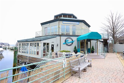 Sam's on the Waterfront exterior view Photo