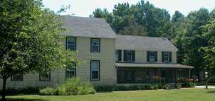 photo of old wooden house Photo