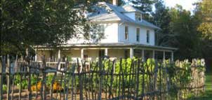 Farmhouse exterior Photo