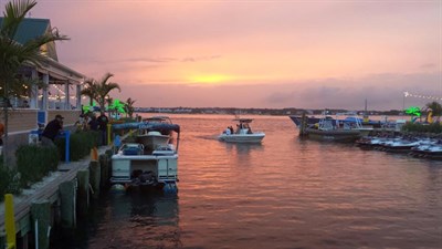 Sunset at de Lazy Lizard. Photo