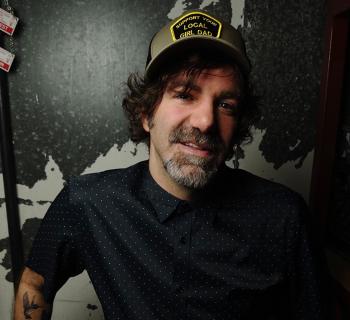 Stephen Kellogg wearing hat Photo