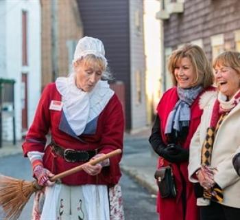 Hear scandalous anecdotes and jaw-dropping tales. Photo