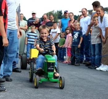 Children's Pedal Tractor Pull Photo