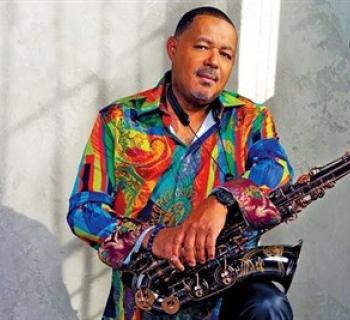 Najee holding saxophone Photo