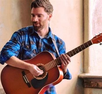 Singer songwriter Eli Lev Photo