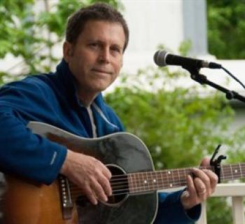 Singer songwriter Michael Kelly Photo