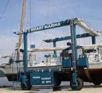 Lift machinery at Rolph's Wharf Marina Photo