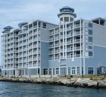 All bayfront hotel and event venue Photo