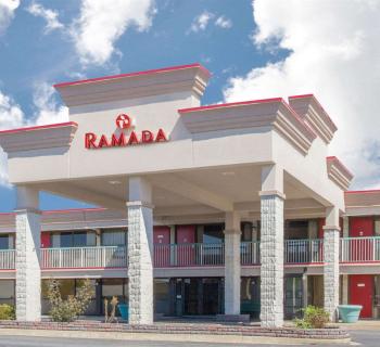 Ramada Edgewood Hotel and Conference Center exterior view Photo