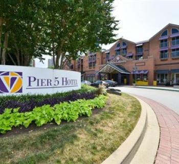 Pier 5 Hotel front view Photo