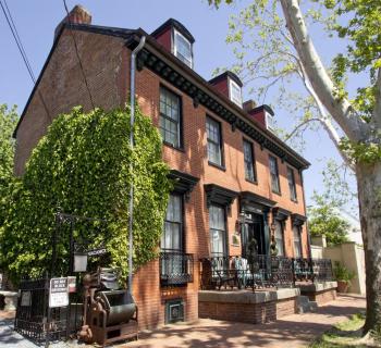 Historic Gibson's Inn At Gate One  Photo