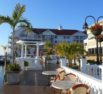 Exterior deck at the Rod N' Reel Resort Photo
