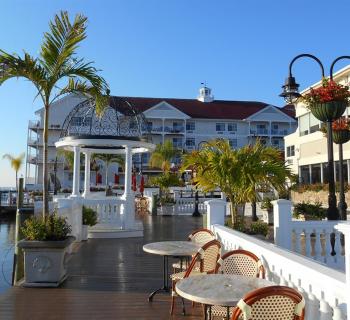 Exterior deck at the Rod N' Reel Resort Photo
