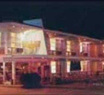 Eden Roc Motel night exterior Photo