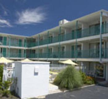 Shangri-La Motel Photo