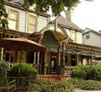 Vandiver Inn exterior view Photo
