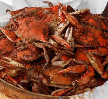 Baskets of steamed crabs Photo