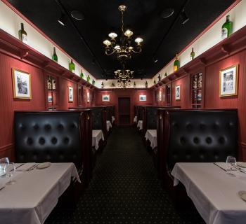 Lewnes' Steak House interior Photo