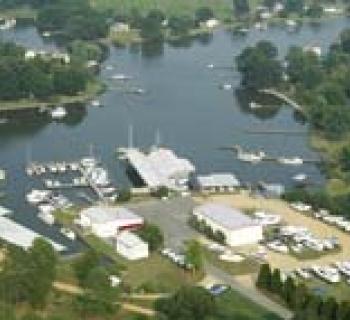 boat on the water at sunset Photo
