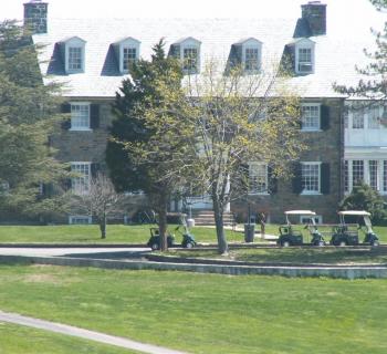 Furnace Bay Golf Course exterioir view of clubhouse Photo