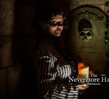woman holding a crypt  Photo