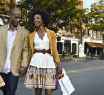 Couple shopping Photo