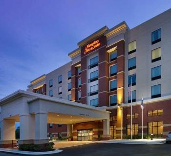 Hampton Inn & Suites-Washington, DC North/Gaithersburg night exterior view Photo