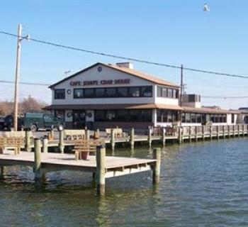 Captain John's Crabhouse on the water complete with marina Photo