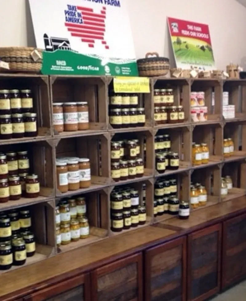 Catoctin Mountain Orchard market Photo