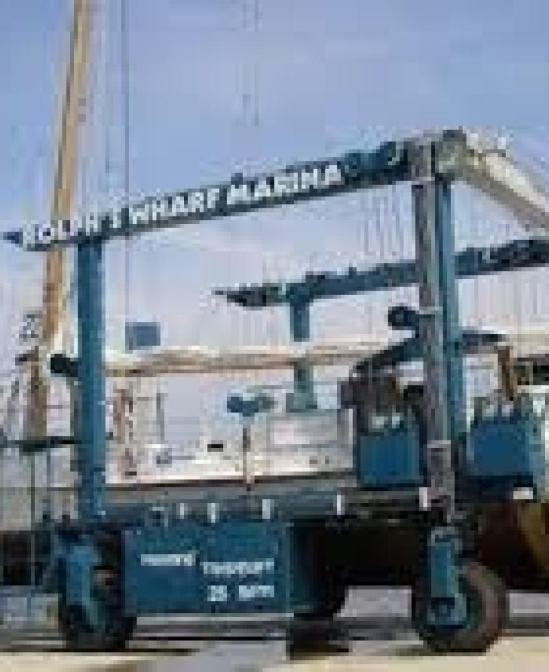 Lift machinery at Rolph's Wharf Marina Photo