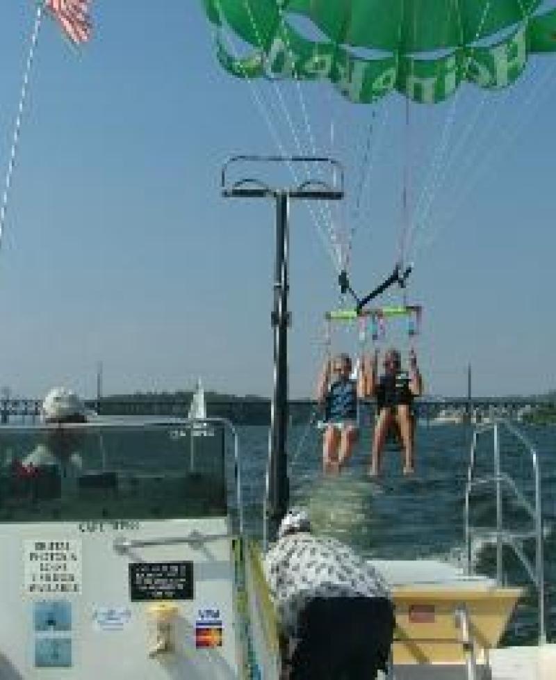 Two people parasailing Photo